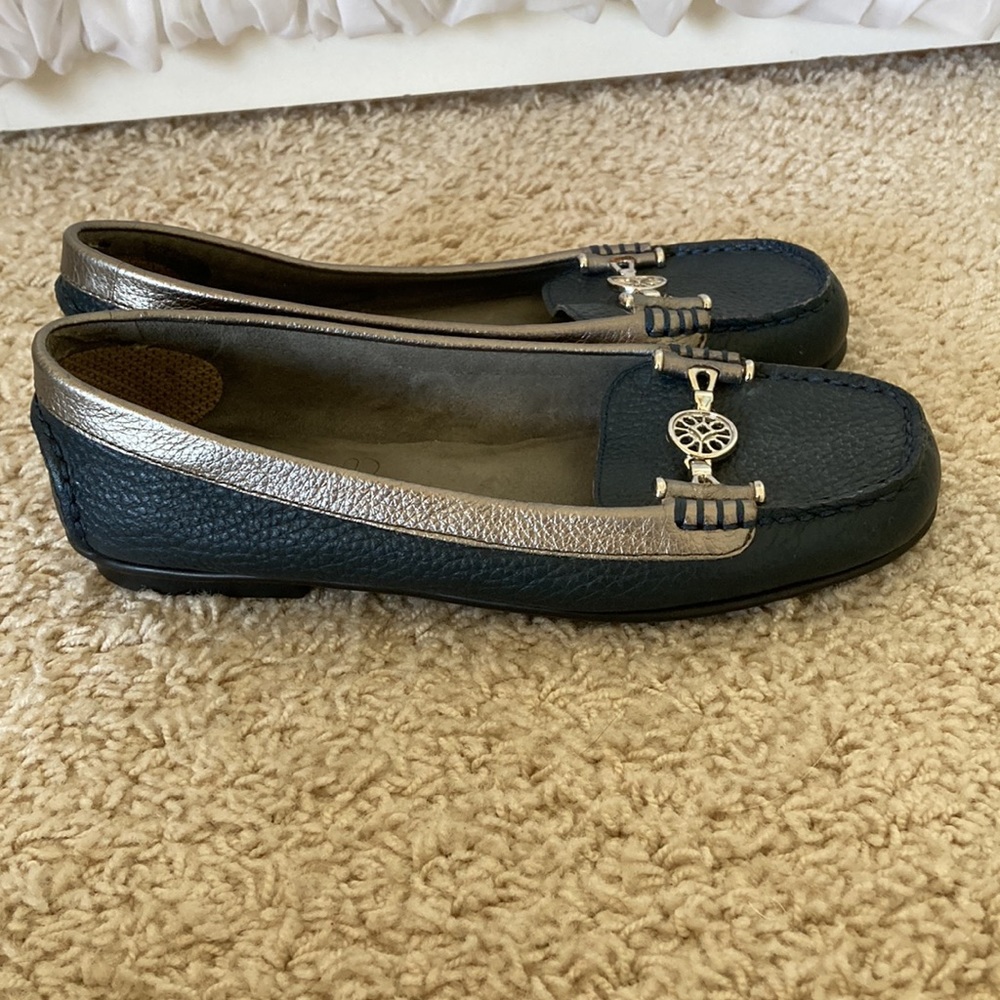 Navy and Silver Aerosoles Size 7.5